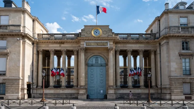 LE PROJET DE LOI SUR LA PROTECTION DES ENFANTS EXAMINÉE À L’ASSEMBLÉE PAR UNE COMMISSION SPÉCIALE