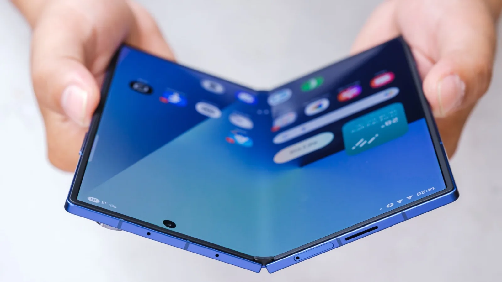 LE SAMSUNG GALAXY Z FOLD 8 APERÇU DANS LA NATURE, ET C’EST UNE VRAIE PETITE RÉVOLUTION