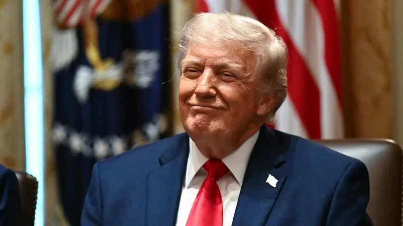 « JE ME FICHE DES ÉLECTIONS », « IL FAUDRA LES PULVÉRISER »: PLUS BRUTAL QUE JAMAIS, DONALD TRUMP ASSURE QUE LA COLÈRE DU CONSOMMATEUR AMÉRICAIN NE LE POUSSERA PAS À SIGNER AVEC L’IRAN