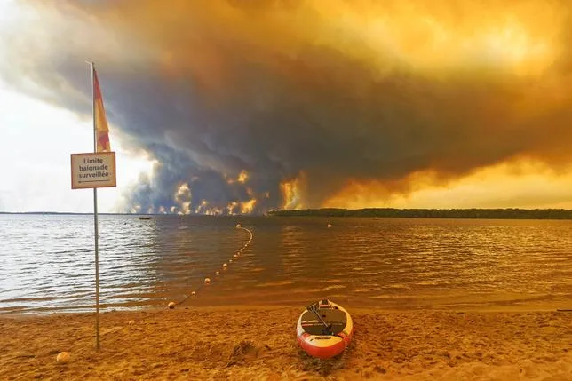FEUX DE FORÊT : DES ÉVACUATIONS AUTOUR DE BORDEAUX, “UN COMBAT EXTÉNUANT” CONTRE LES FLAMMES