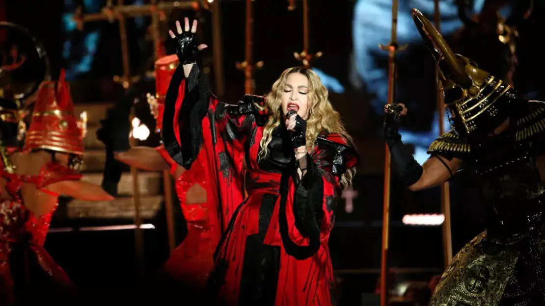 TROIS MOIS APRÈS SON HOSPITALISATION, MADONNA A FAIT SON RETOUR SUR SCÈNE